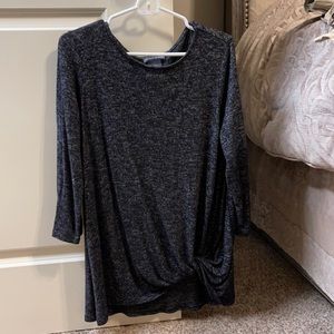 Quarter sleeve charcoal black top!
